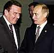 Deutsch-russische Freundschaft. Schröder und Putin beim Shake Hands (Foto: newsru)