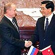 Shake-Hands für die Presse: Putin und Hu in Moskau (Foto: newsru.com) 