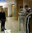 Gläserne Wahlurnen sollen saubere Wahlen signalisieren - (Foto: ukrainisches TV)