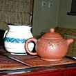 Teekanne und Wassertopf (Foto: Prochnow)