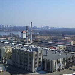 Blick aus der neuen Werkhalle auf das Fabrikgelände in Krasnogorsk (Foto: ab/.rufo)